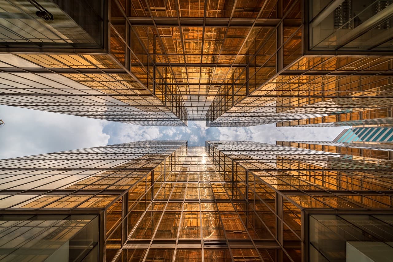 Data Pipelines: From Raw Data to Actionable Insights